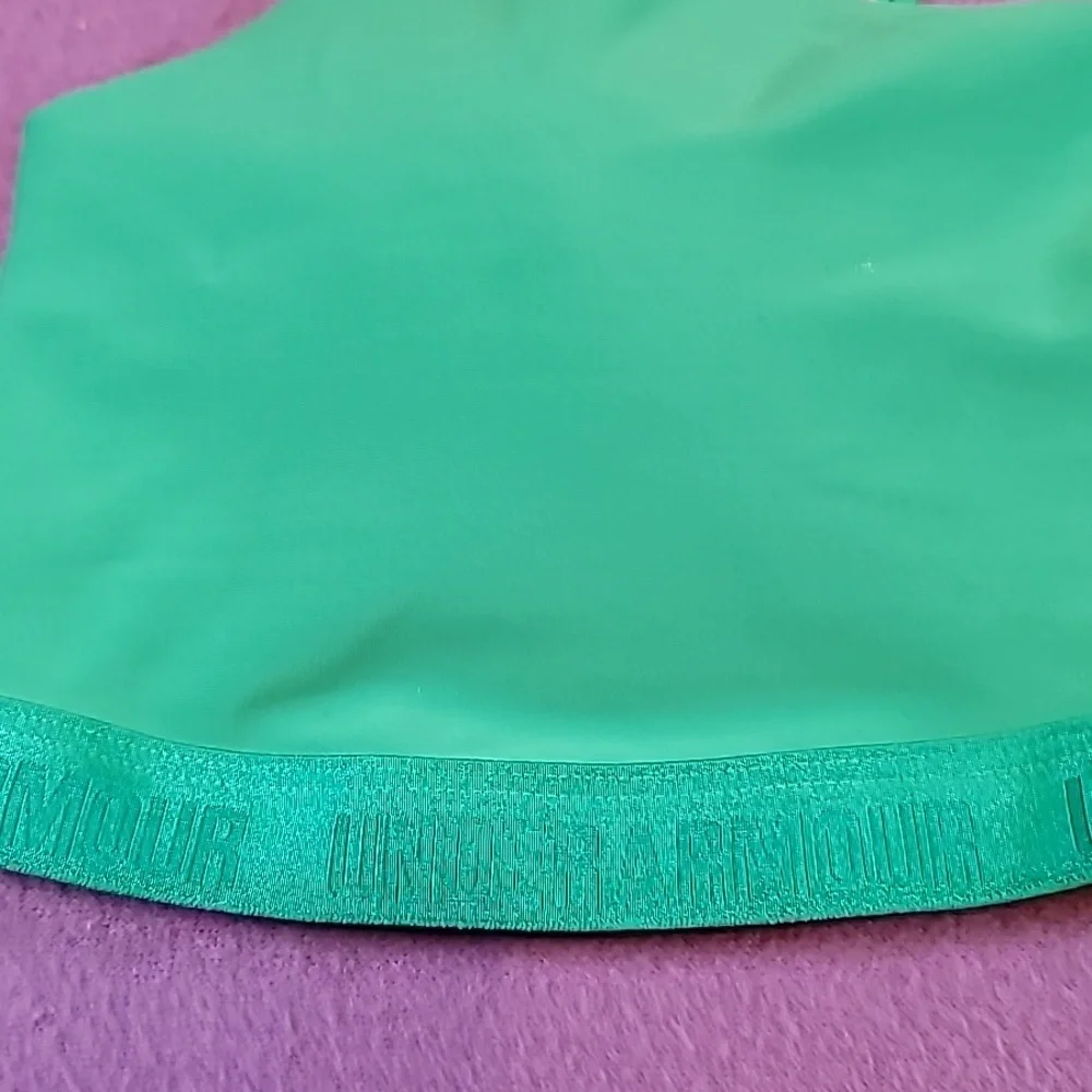 0728. NWTs ~ Under Armour ~ Low Impact ~ Yoga- Pilates-Hiking ~ Removable Pads~ - Picture 3 of 11